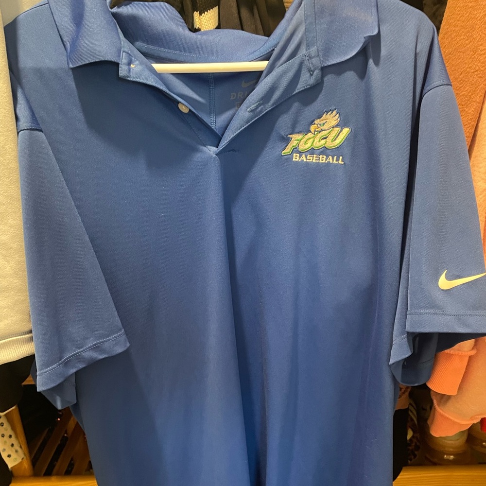Nike Dri-FIT Standard Fit Shirt in Blue
